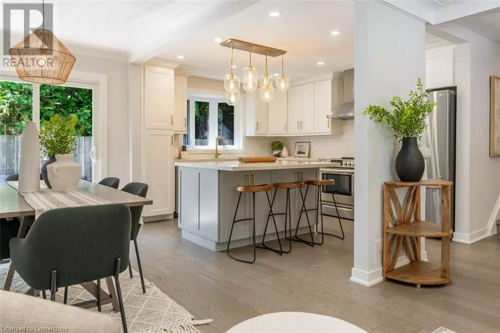 Burlington, ON L7T3S1,1004 MARLEY Crescent