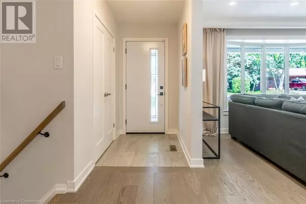 Burlington, ON L7T3S1,1004 MARLEY Crescent