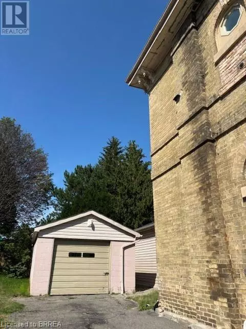 Brantford, ON N3R1C7,15 BUFFALO Street