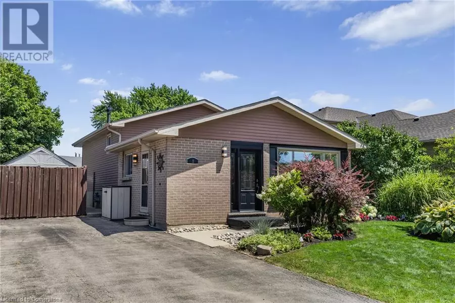 8 CHILTON Drive, Stoney Creek, ON L8J1M1