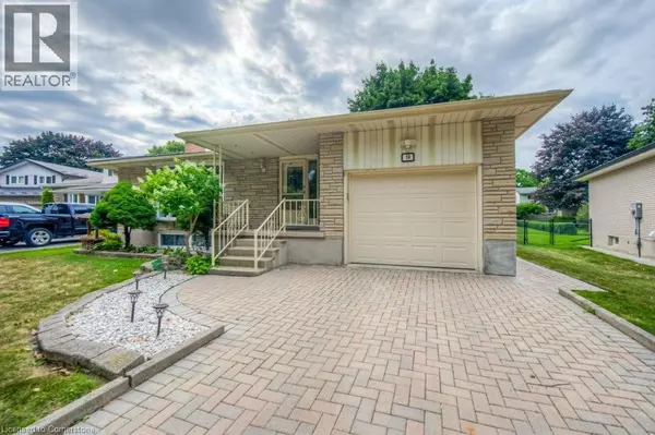 Kitchener, ON N2B2Z1,16 WOLFE'S Court