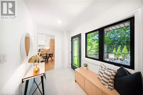 Oakville, ON L6J4R3,201 TRELAWN Avenue