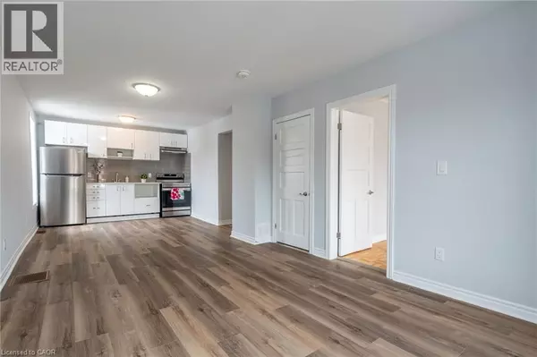 Hamilton, ON L8L2R8,325 ROBERT ST #2