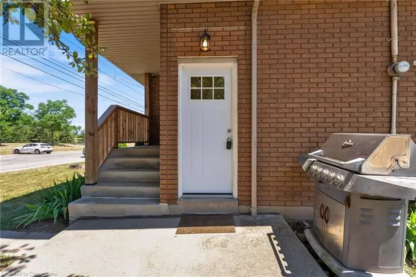Hamilton, ON L8H3T4,2144 BRAMPTON Street