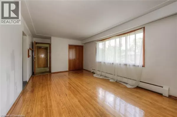 Kitchener, ON N2H3N6,126 CLIVE Road