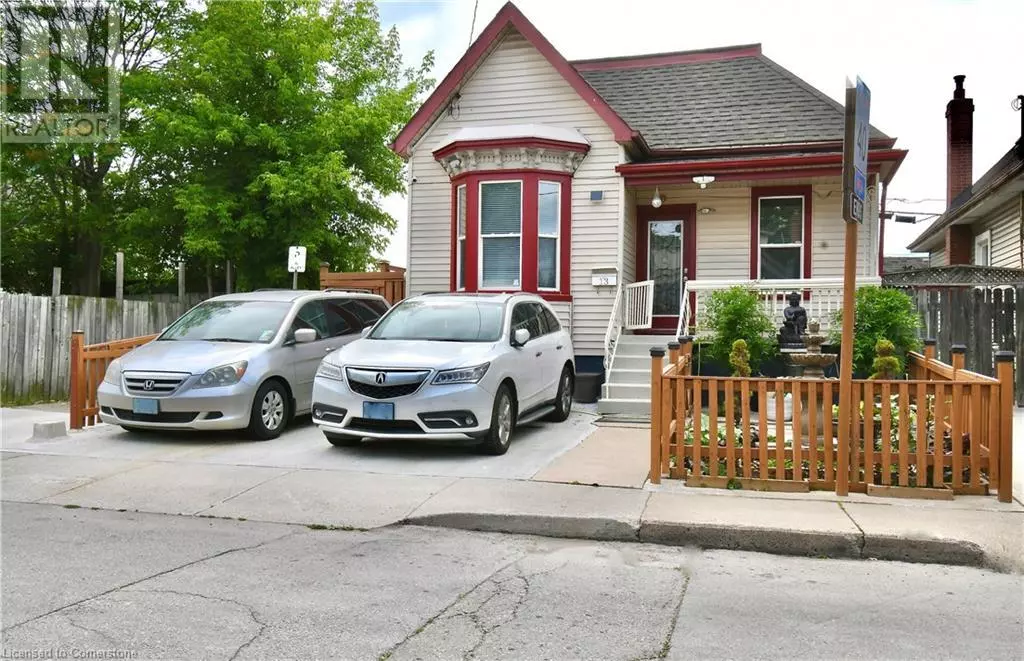 Hamilton, ON L8L5T4,13 LEEMING Street