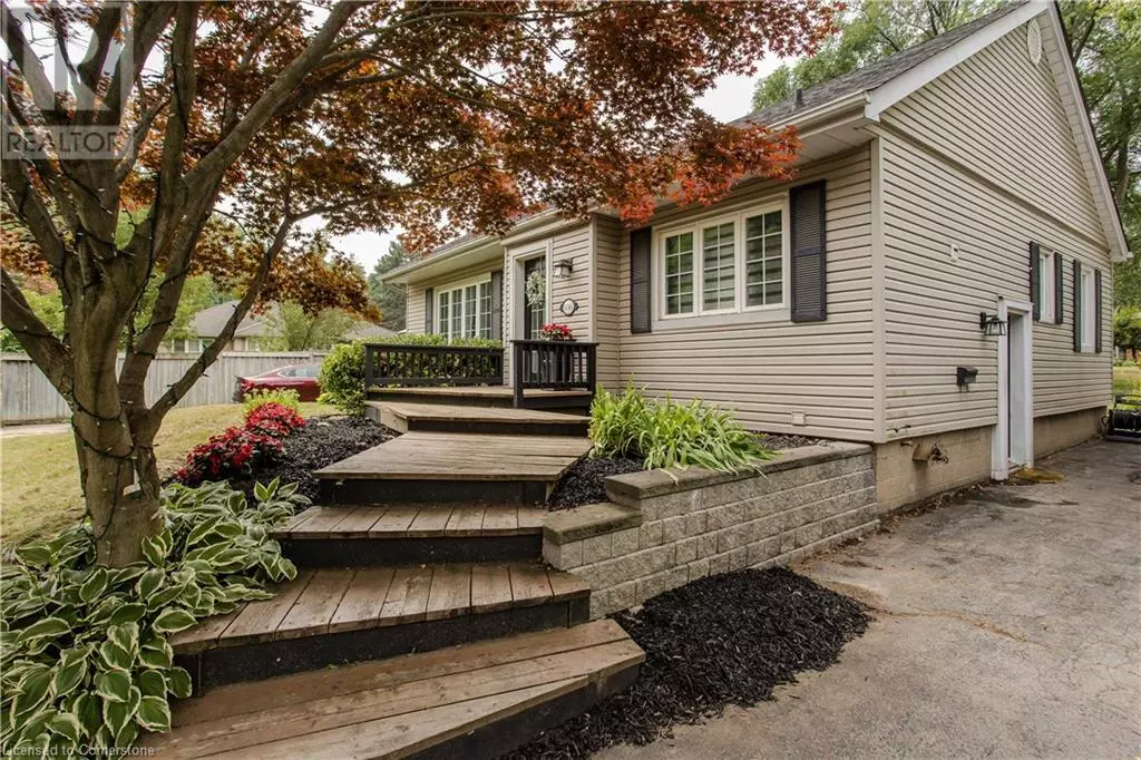 Burlington, ON L7T3G1,936 HARVEY Place