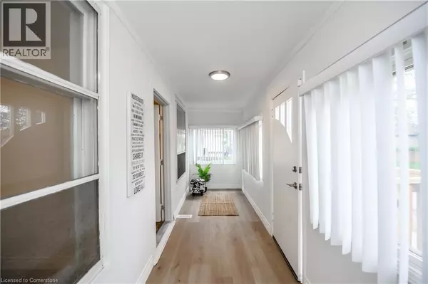 Hamilton, ON L8H5K2,390 PALING Avenue