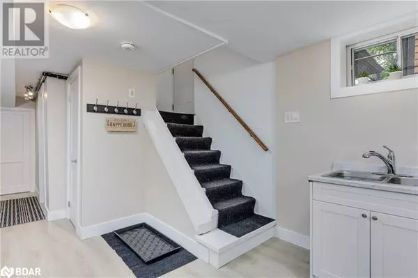 Barrie, ON L4M3R8,6 DAVIDSON Street