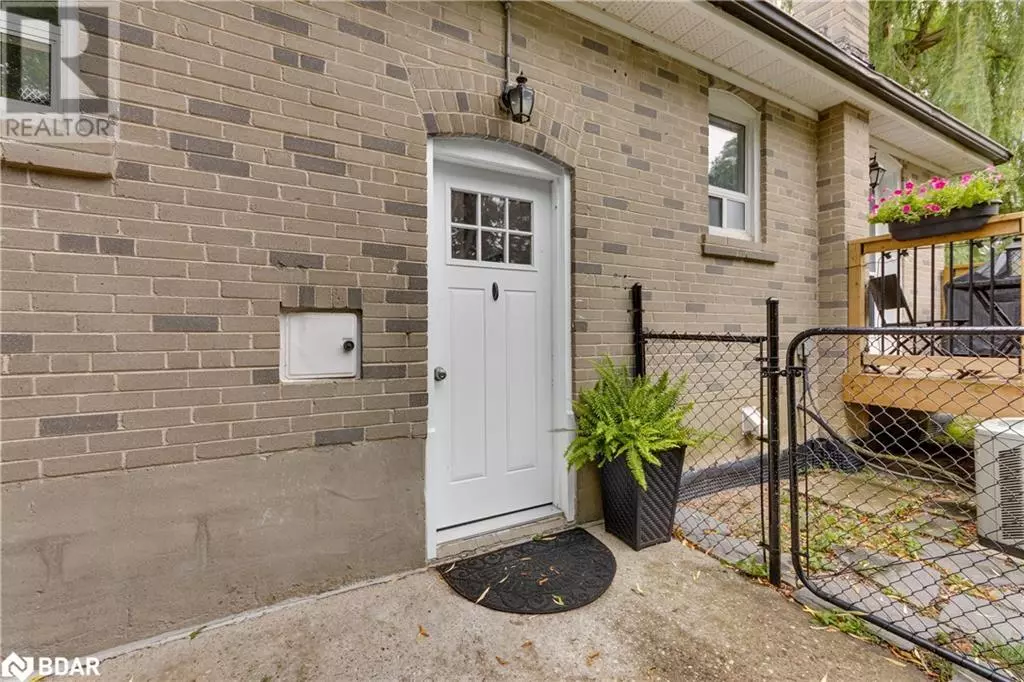 Barrie, ON L4M3R8,6 DAVIDSON Street