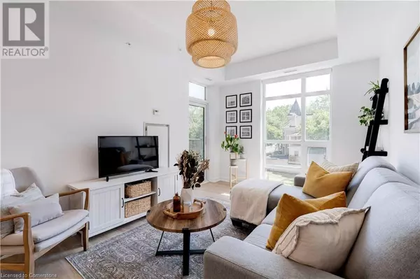 Hamilton, ON L8P0C2,81 ROBINSON ST #310