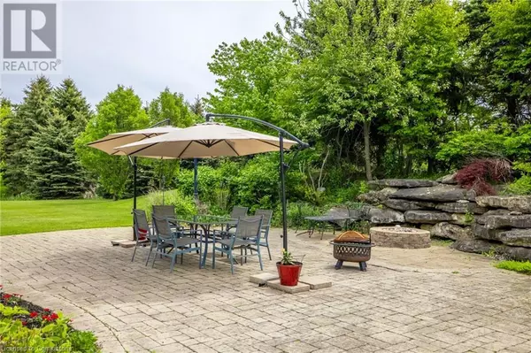 Burlington, ON L7M0T8,2594 BLUFFS Way