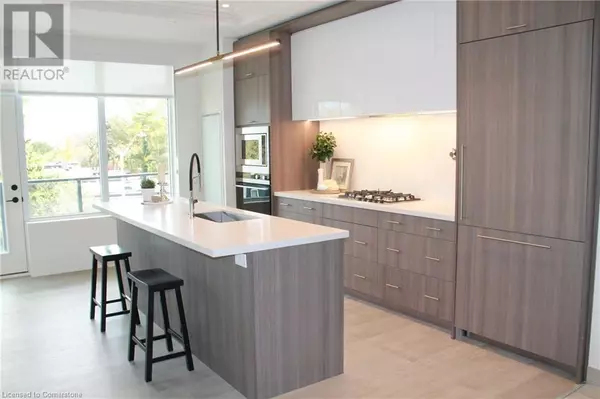 Oakville, ON L6K2W6,123 MAURICE DR #315