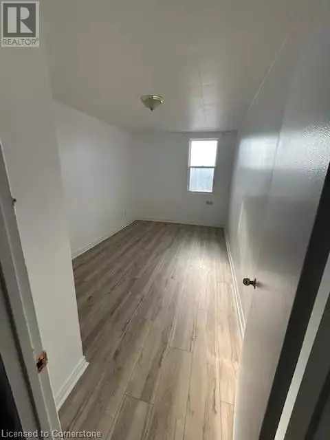 Hamilton, ON L8L7N8,279 KENSINGTON AVE North #2