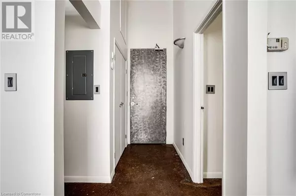 Hamilton, ON L8R3H7,11 REBECCA ST #401