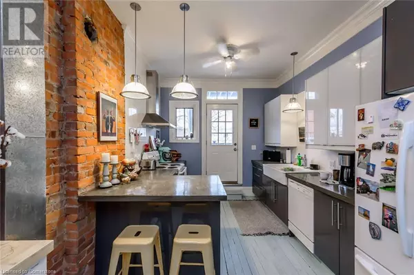 Hamilton, ON L8R2K9,167 JAMES ST North #A