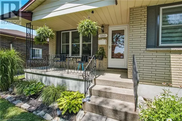 Niagara Falls, ON L2G3B1,5945 FRONTENAC Street