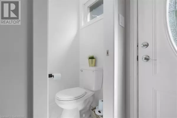 Hamilton, ON L9B1B3,30 REGENT AVE #28A