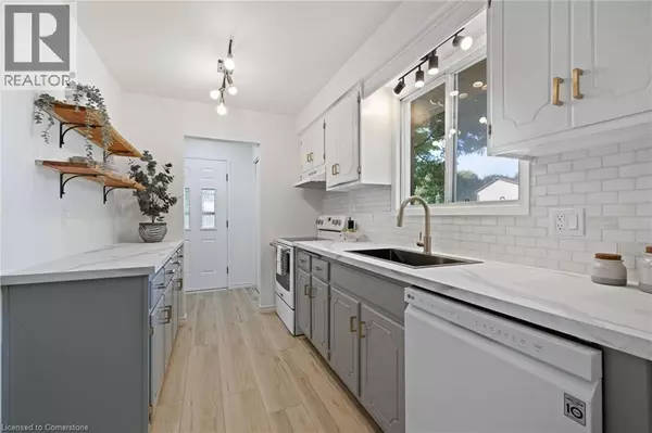 Kitchener, ON N2E2S2,5 UXBRIDGE Crescent