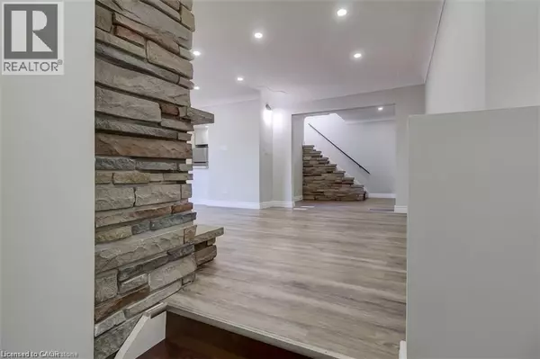 Hamilton, ON L8K1C5,1459 MAIN Street E