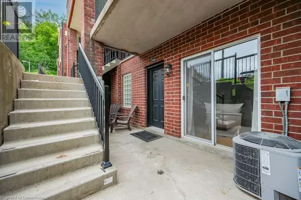 Kitchener, ON N2E0A2,45 CEDARHILL CRES #14A