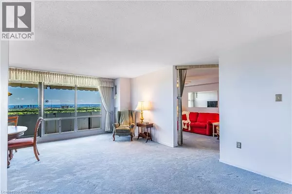 Burlington, ON L7P3P4,2055 UPPER MIDDLE RD #805