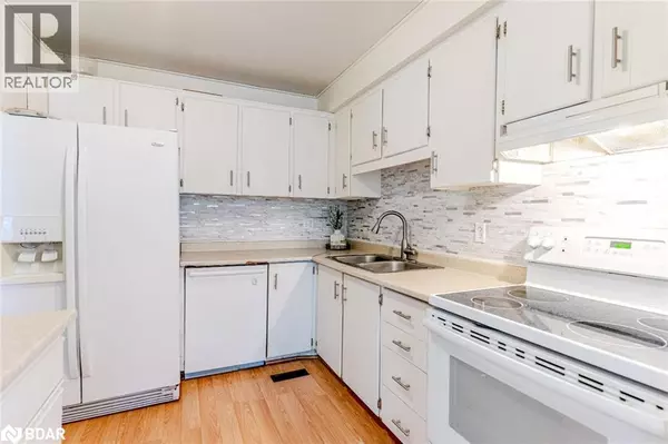 Barrie, ON L4N4T7,46 CHAUCER Crescent