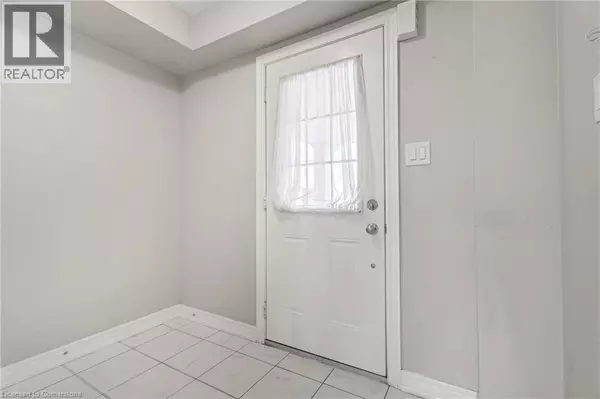 Cambridge, ON N3H5L5,570 LINDEN DR #42