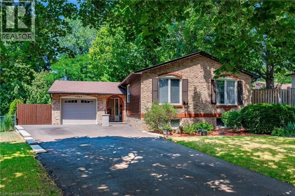Burlington, ON L7P2V5,2385 PEART Court