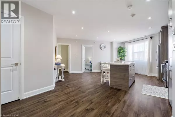 Dundas, ON L9H6Z1,2 KING ST West #208