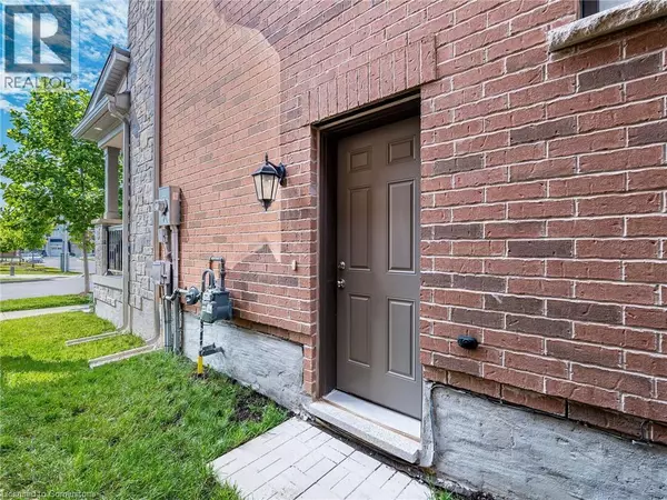 Oakville, ON L6M1R3,323 HAROLD DENT Trail