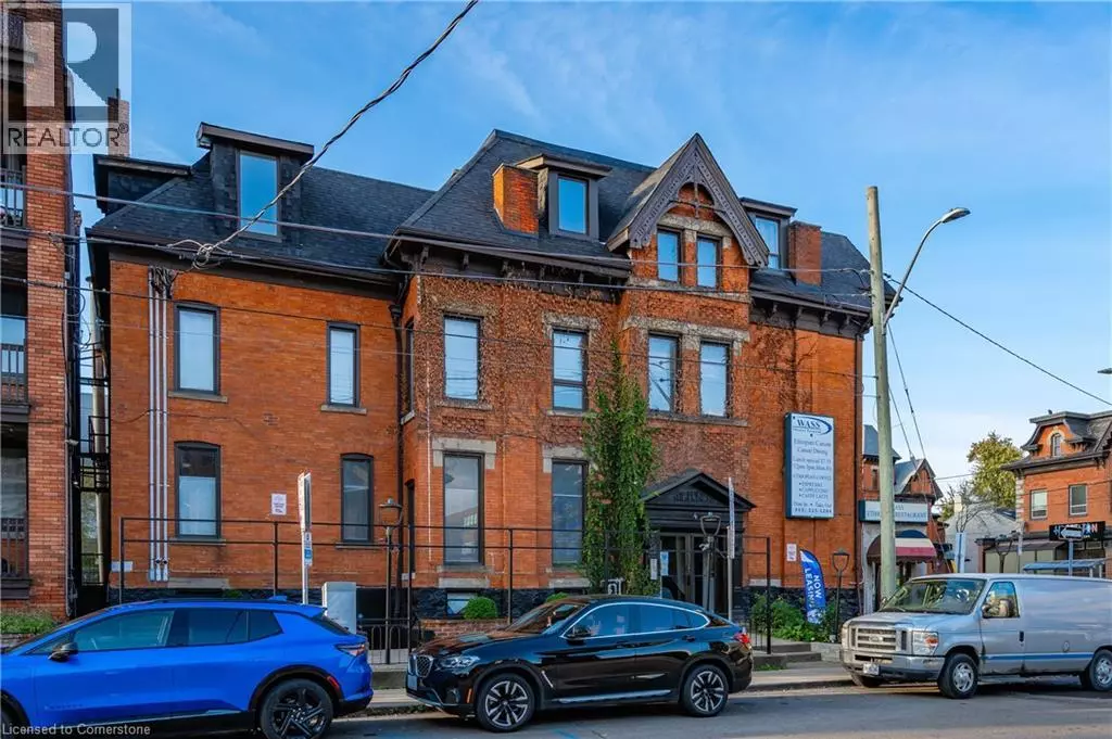 Hamilton, ON L8P3A8,14 FOREST AVENUE Street S