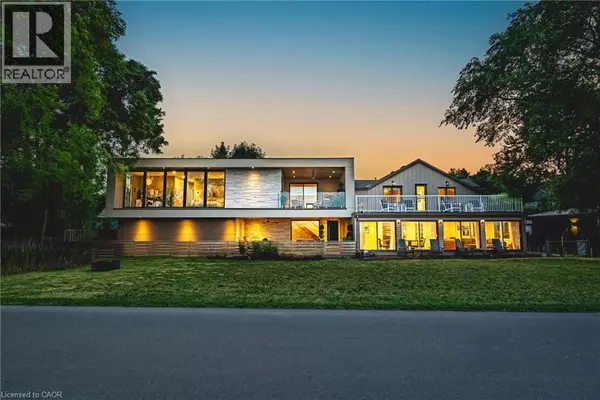 5 DEXTER Avenue, Hamilton, ON L8H7C7