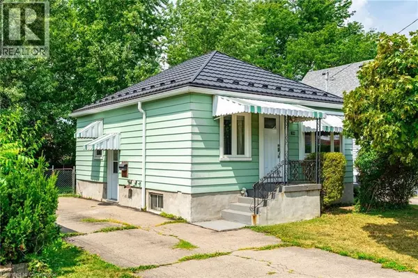 Hamilton, ON L8V3G4,218 EAST 27TH Street