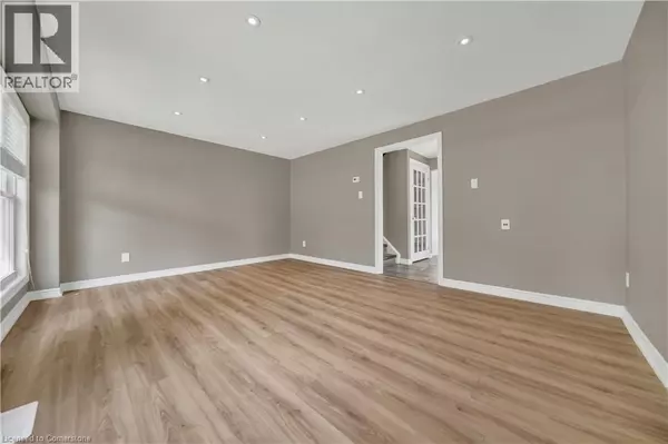 Kitchener, ON N2E2P8,28 UXBRIDGE Crescent