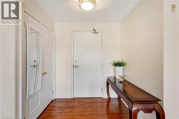 Hamilton, ON L8S1H1,1770 MAIN ST #506