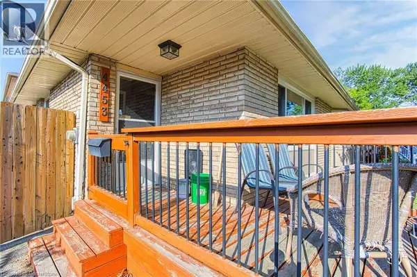 Niagara Falls, ON L2E5W8,4453 MEADOWVALE DR #Main