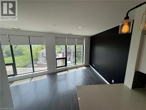 Kitchener, ON N2G0B9,690 KING ST West #406