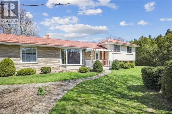 1 WESTVIEW Crescent, Waterdown, ON L8B0E4