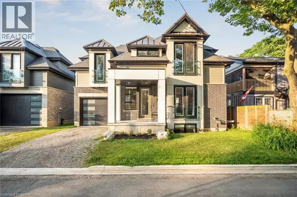 8 PAXTON Avenue, St. Catharines, ON L2N5H8