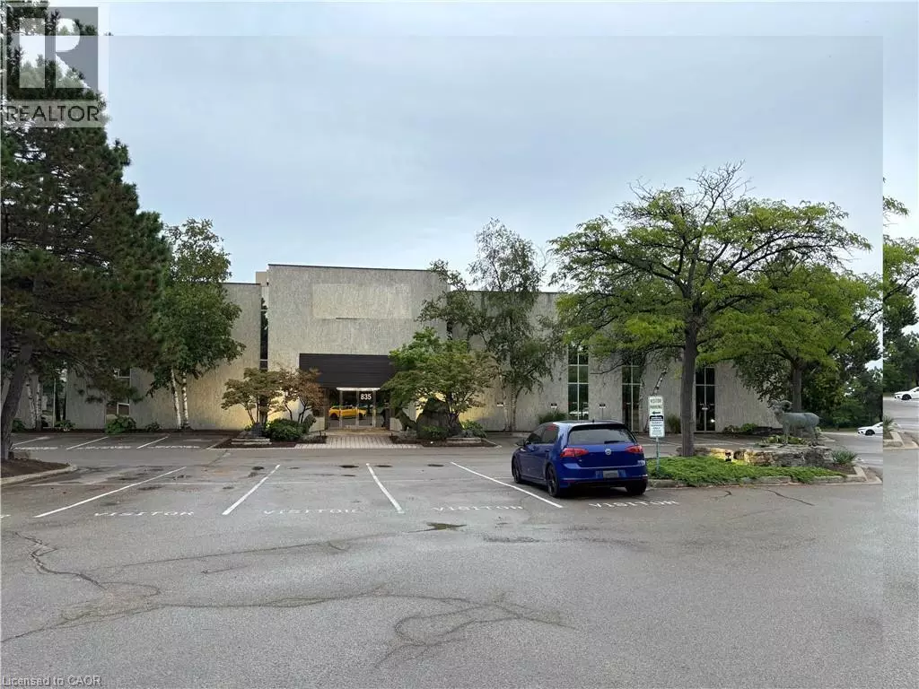 Burlington, ON L7N3P3,835 HARRINGTON CT #101-E