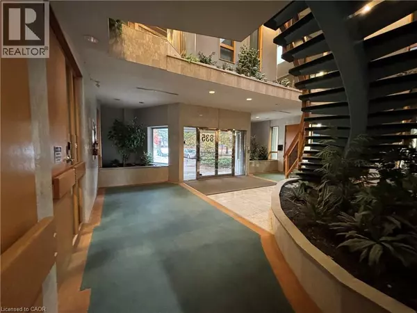 Burlington, ON L7N3P3,835 HARRINGTON CT #101-C