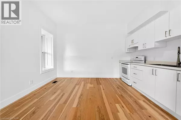 Cambridge, ON N1R3K5,70A AINSLIE Street S