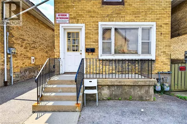 Cambridge, ON N1R2A7,15 WARNOCK ST #Upper