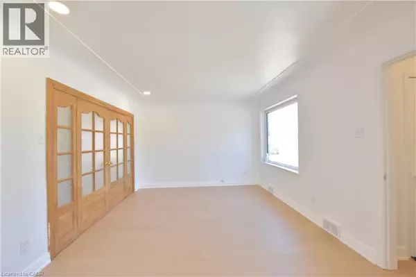 Cambridge, ON N3H1Y1,238 LOWTHER Street N