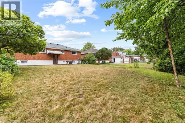 Hamilton, ON L8K2C8,347 HIXON Road