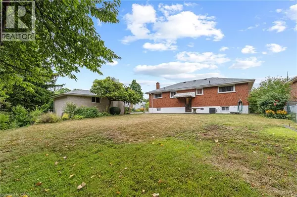 Hamilton, ON L8K2C8,347 HIXON Road