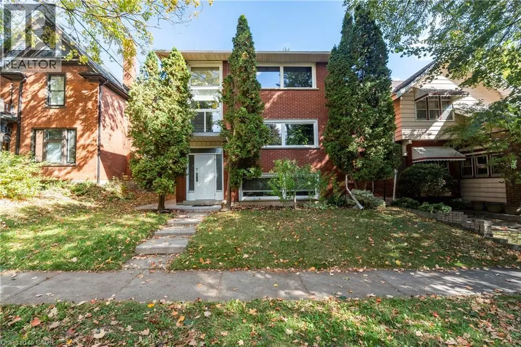 Kitchener, ON N2H3S3,62 MOORE Avenue