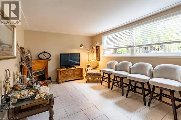 Kitchener, ON N2H3S3,62 MOORE Avenue