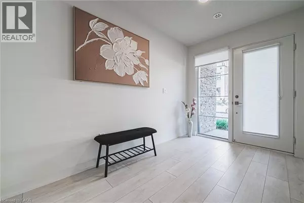 Burlington, ON L7T0C3,1121 COOKE BLVD #13